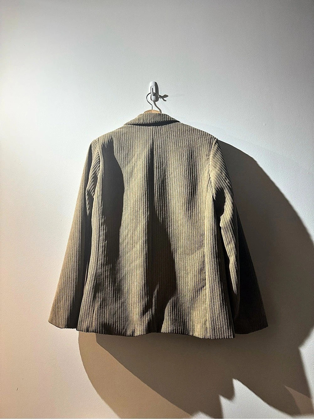 Vintage-Style Corduroy Blazer - Picture 3 of 3